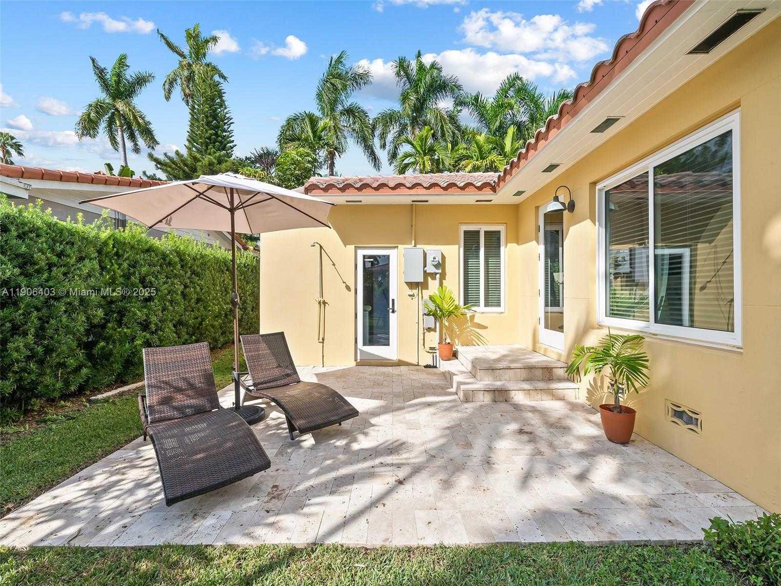 Small Image of 1038 TYLER ST, Hollywood Number 18