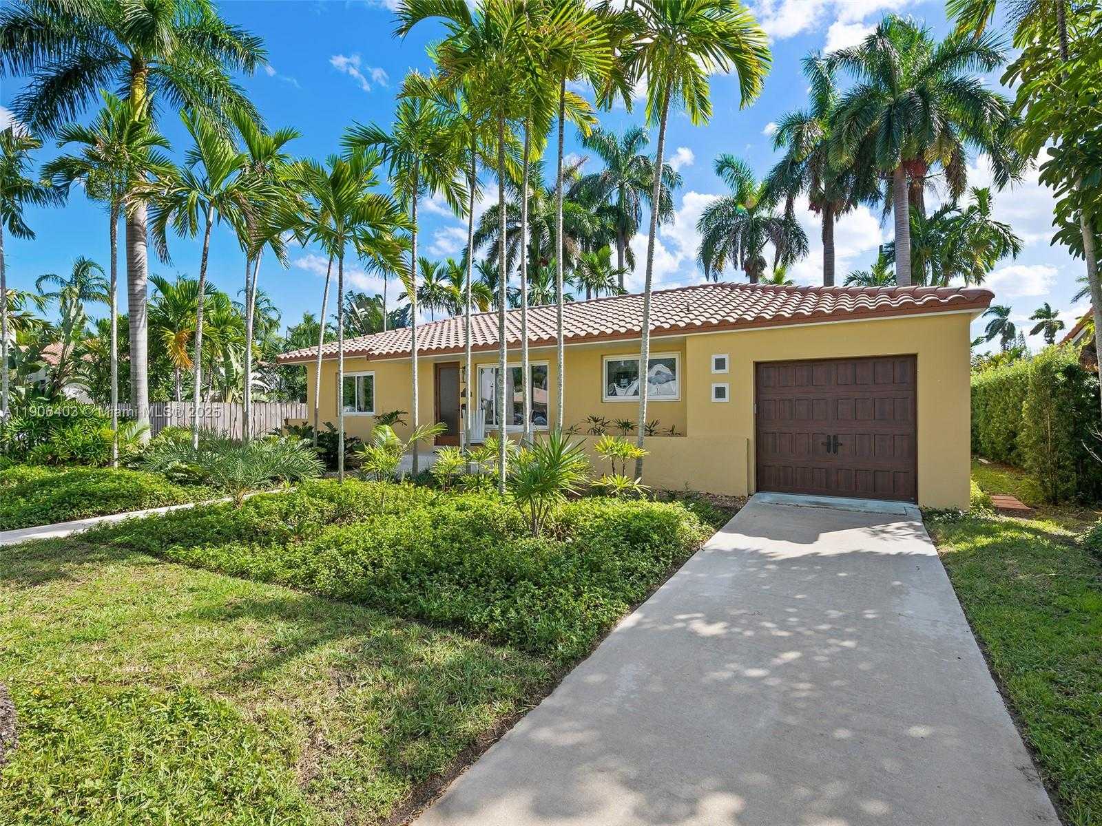 Small Image of 1038 TYLER ST, Hollywood Number 2