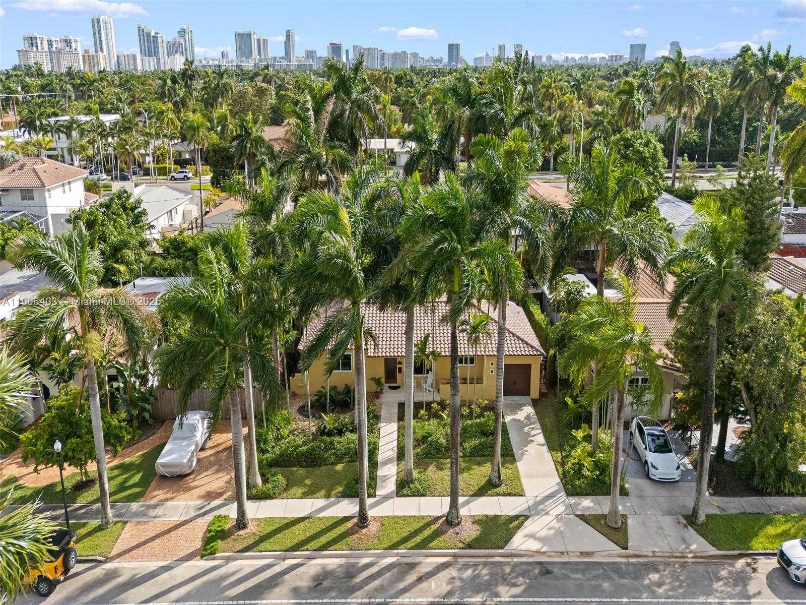 Small Image of 1038 TYLER ST, Hollywood Number 21