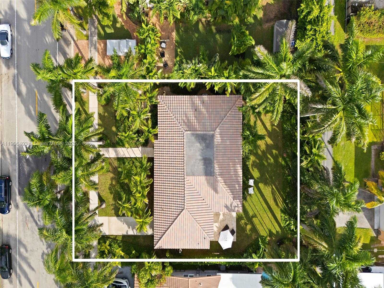 Small Image of 1038 TYLER ST, Hollywood Number 22