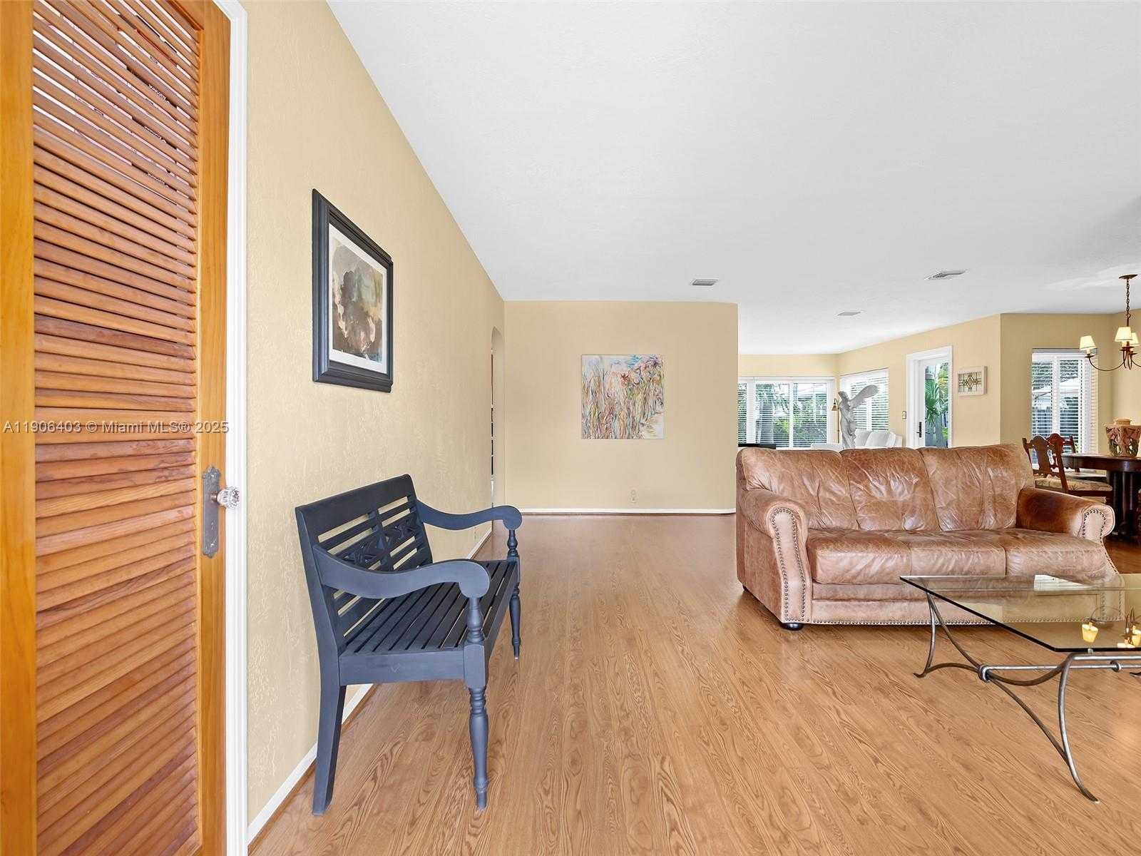 Small Image of 1038 TYLER ST, Hollywood Number 3