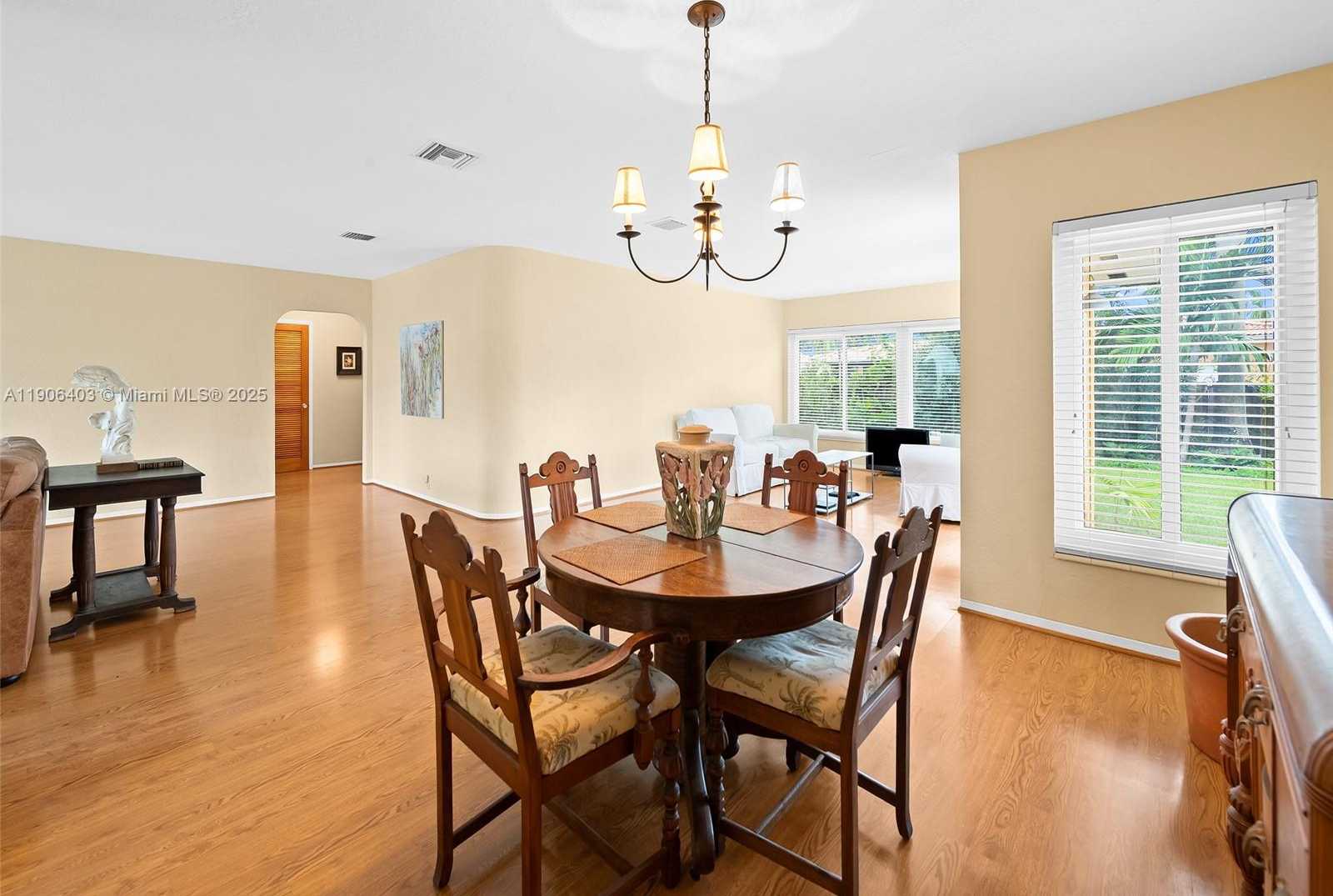 Small Image of 1038 TYLER ST, Hollywood Number 6