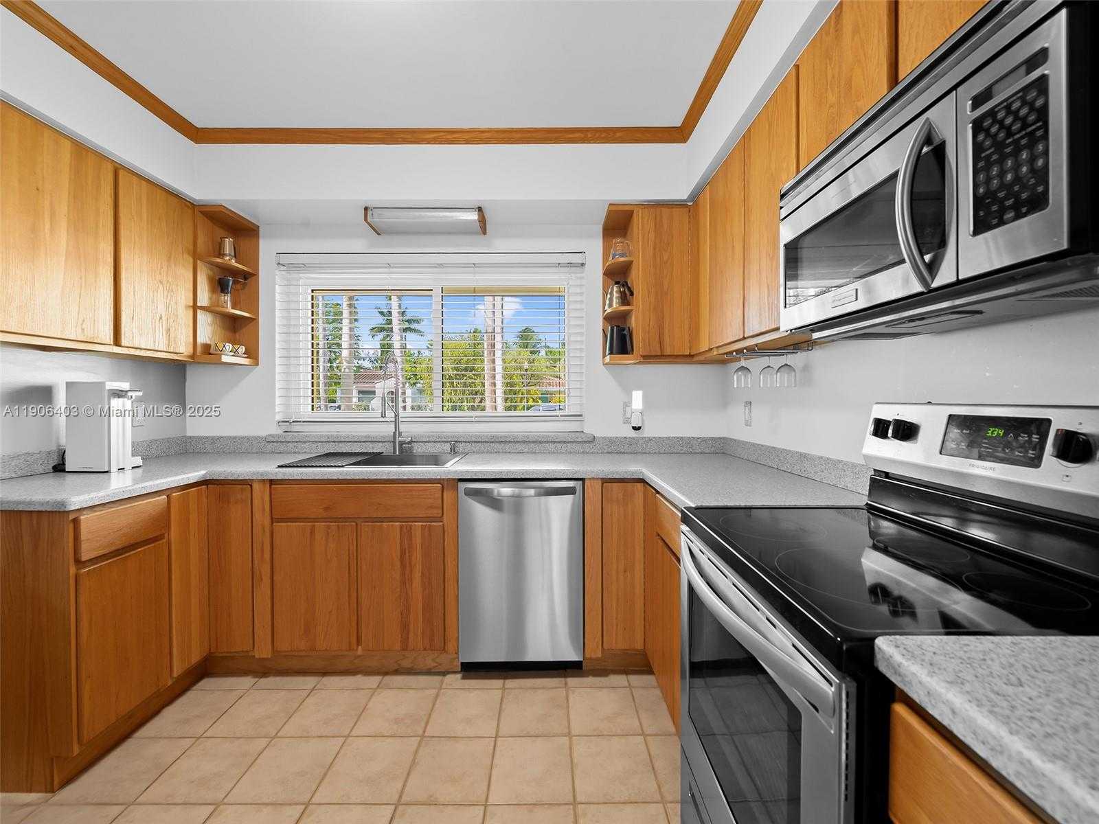 Small Image of 1038 TYLER ST, Hollywood Number 8