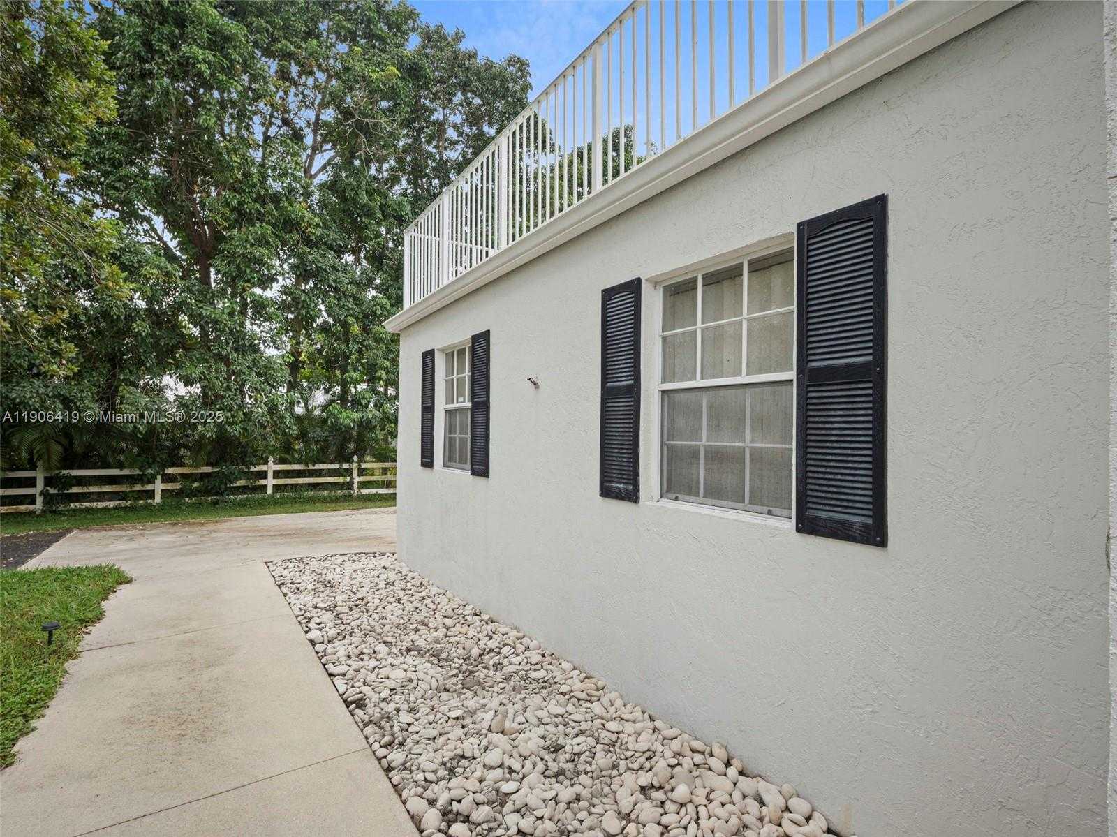 Small Image of 6365 NORTH WEST 79TH WAY, Parkland Number 5