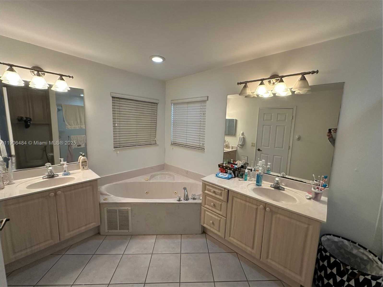 Small Image of 2066 BOREALIS WAY, Weston Number 16