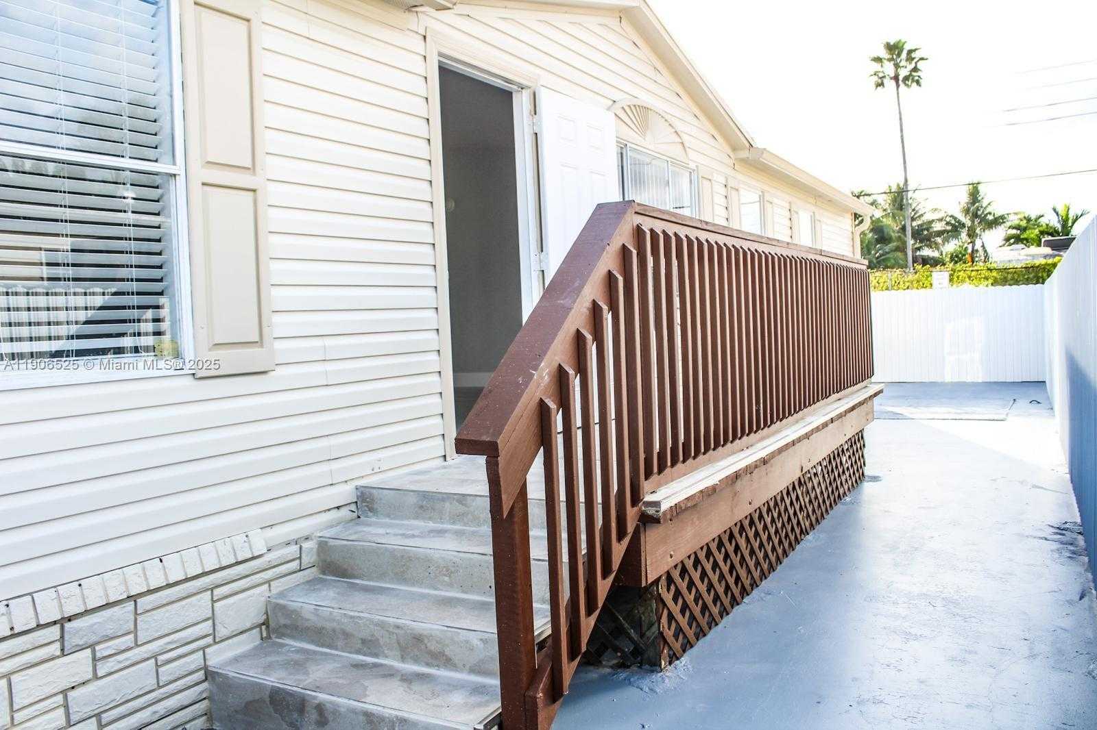 Small Image of 220 NORTH EAST 12TH AVE LOT 219, Homestead Number 12