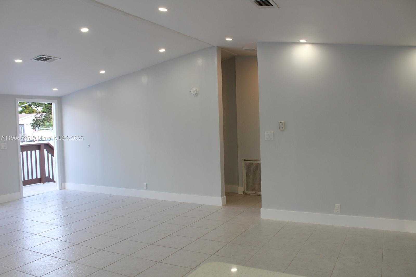 Small Image of 220 NORTH EAST 12TH AVE LOT 219, Homestead Number 16