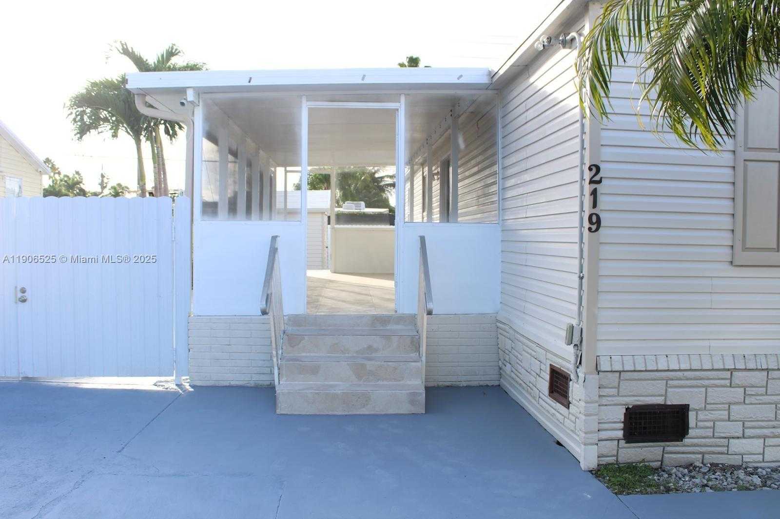 Small Image of 220 NORTH EAST 12TH AVE LOT 219, Homestead Number 2