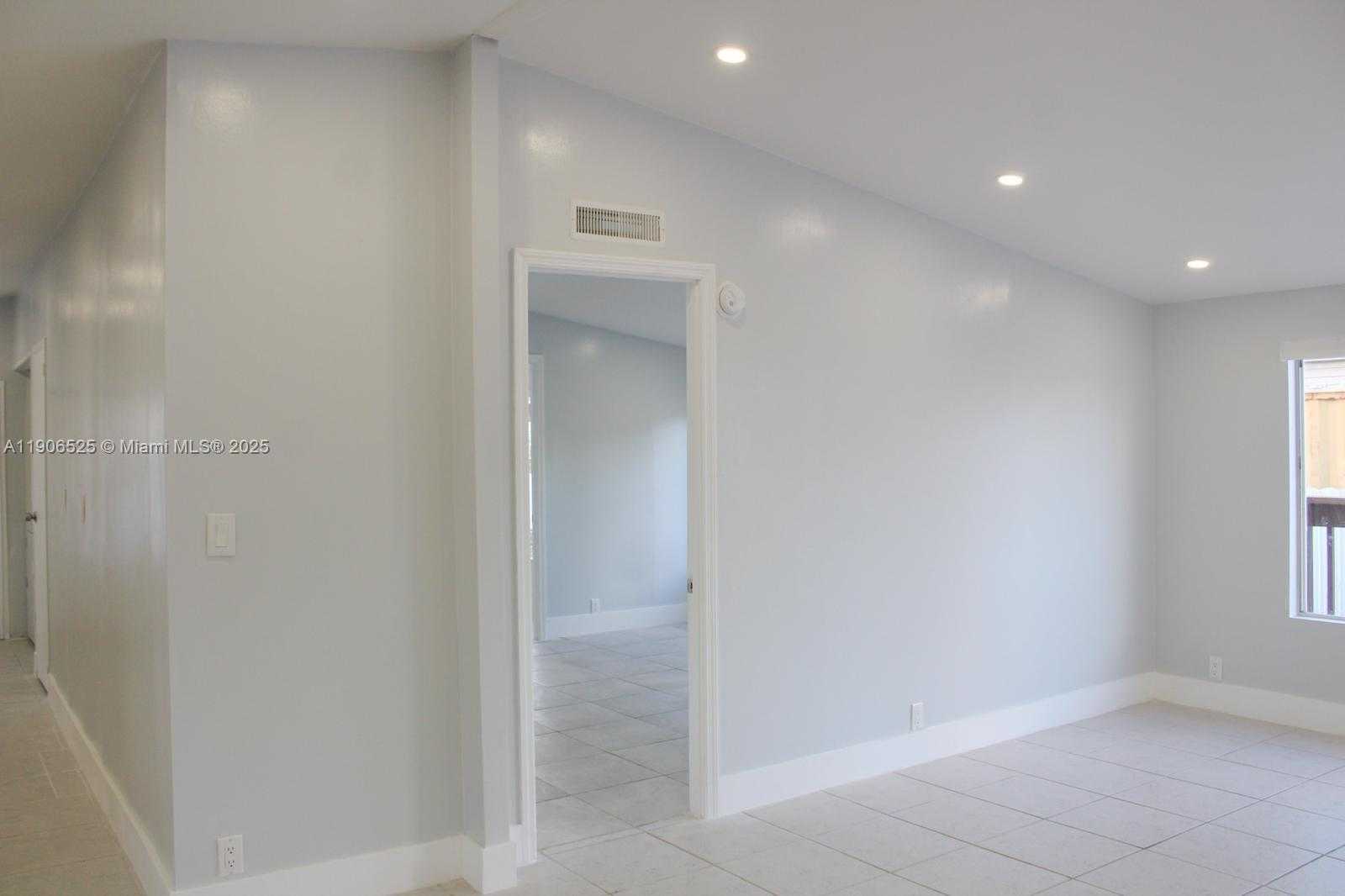 Small Image of 220 NORTH EAST 12TH AVE LOT 219, Homestead Number 25