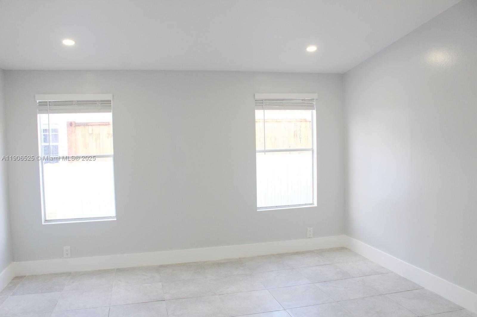 Small Image of 220 NORTH EAST 12TH AVE LOT 219, Homestead Number 27