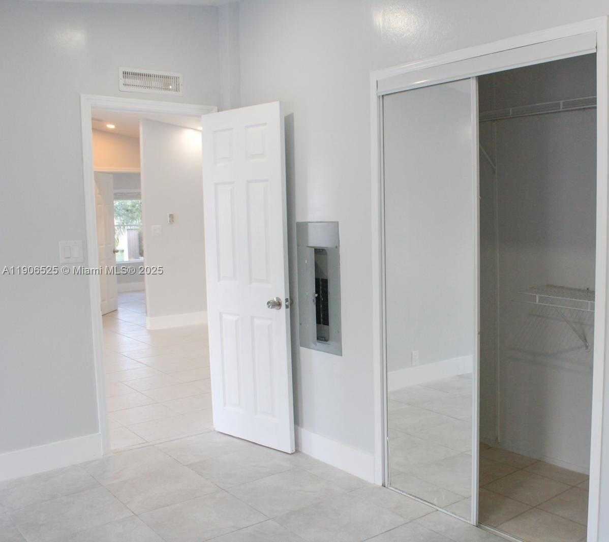 Small Image of 220 NORTH EAST 12TH AVE LOT 219, Homestead Number 28