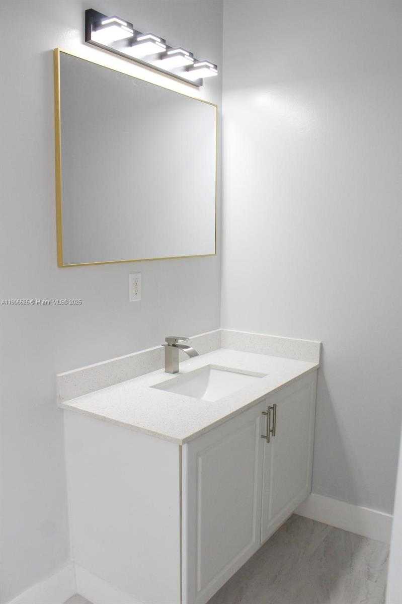 Small Image of 220 NORTH EAST 12TH AVE LOT 219, Homestead Number 32