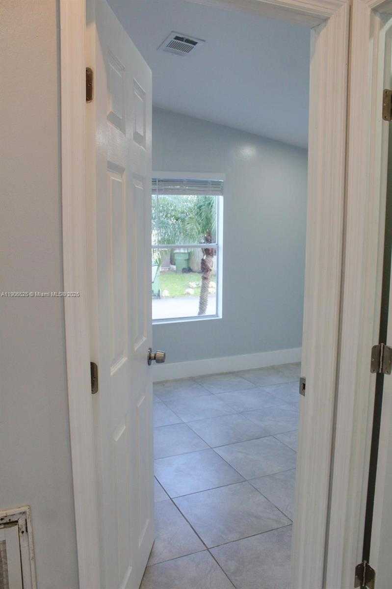 Small Image of 220 NORTH EAST 12TH AVE LOT 219, Homestead Number 38