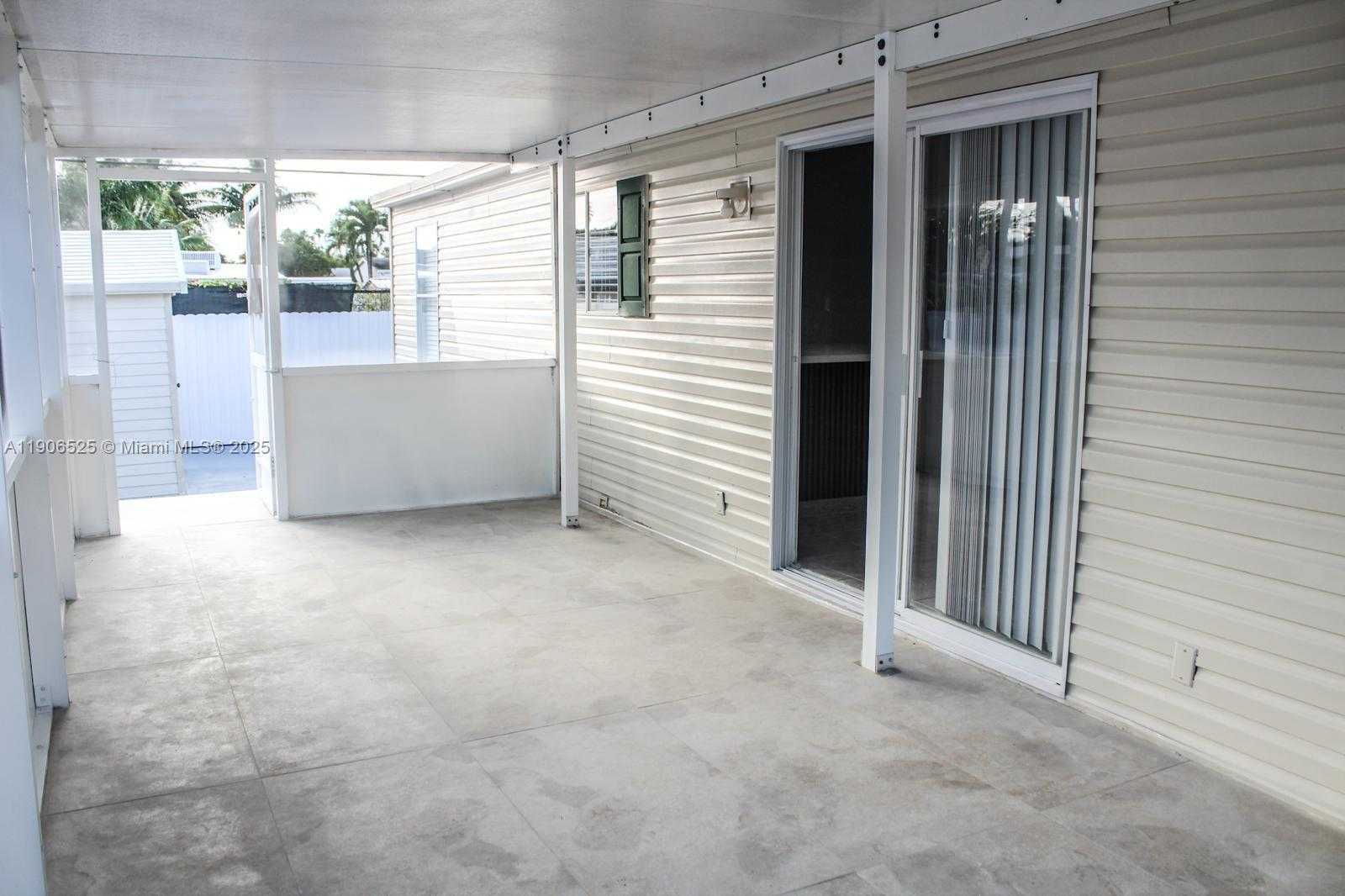 Small Image of 220 NORTH EAST 12TH AVE LOT 219, Homestead Number 4