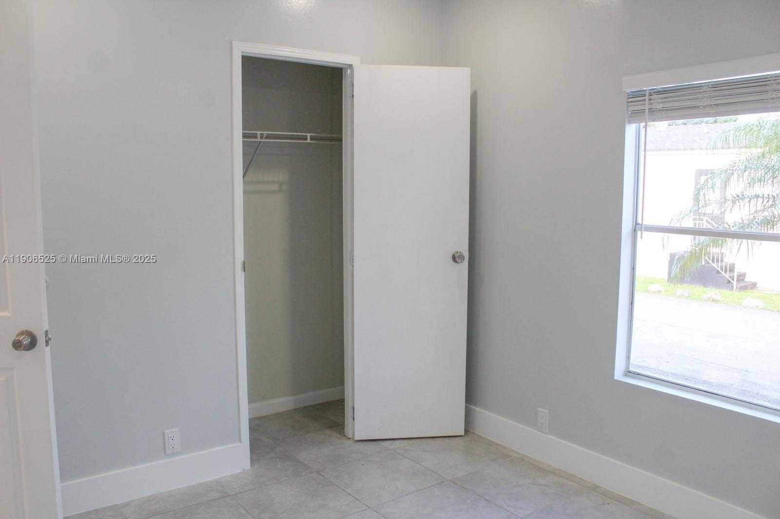 Small Image of 220 NORTH EAST 12TH AVE LOT 219, Homestead Number 40