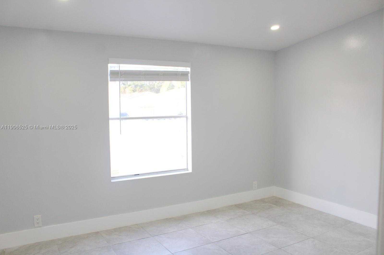 Small Image of 220 NORTH EAST 12TH AVE LOT 219, Homestead Number 43