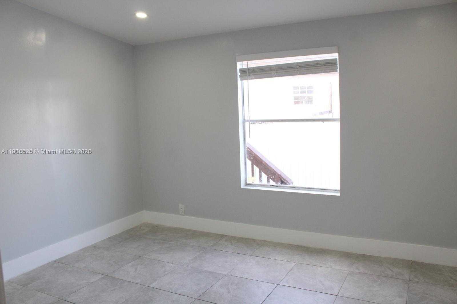 Small Image of 220 NORTH EAST 12TH AVE LOT 219, Homestead Number 46