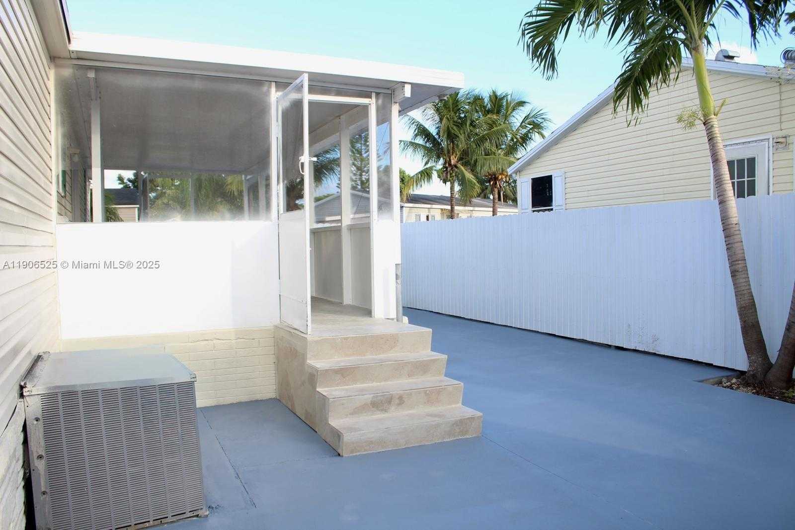 Small Image of 220 NORTH EAST 12TH AVE LOT 219, Homestead Number 8