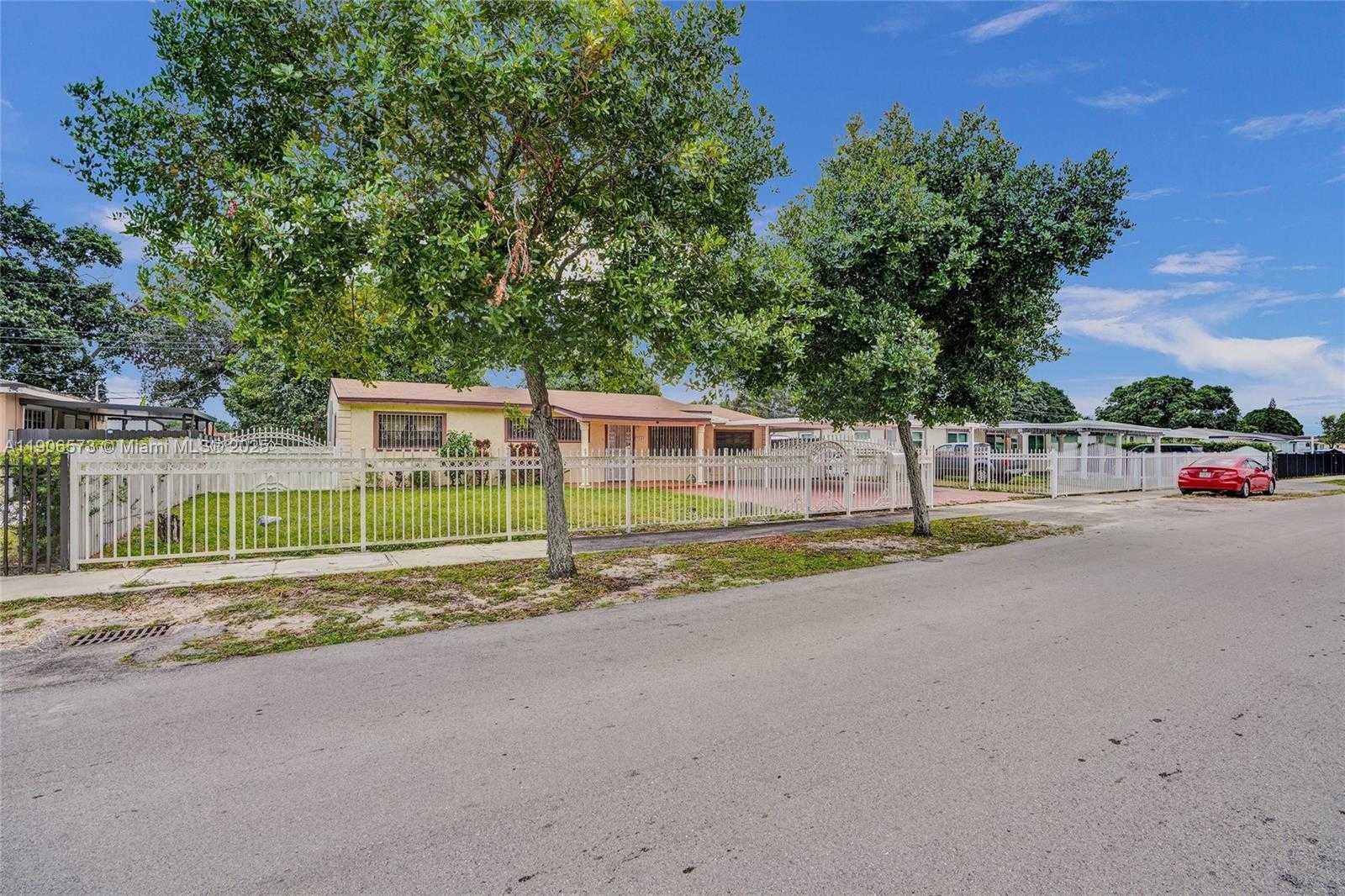 Small Image of 3260 NORTH WEST 174TH ST, Miami Gardens Number 2