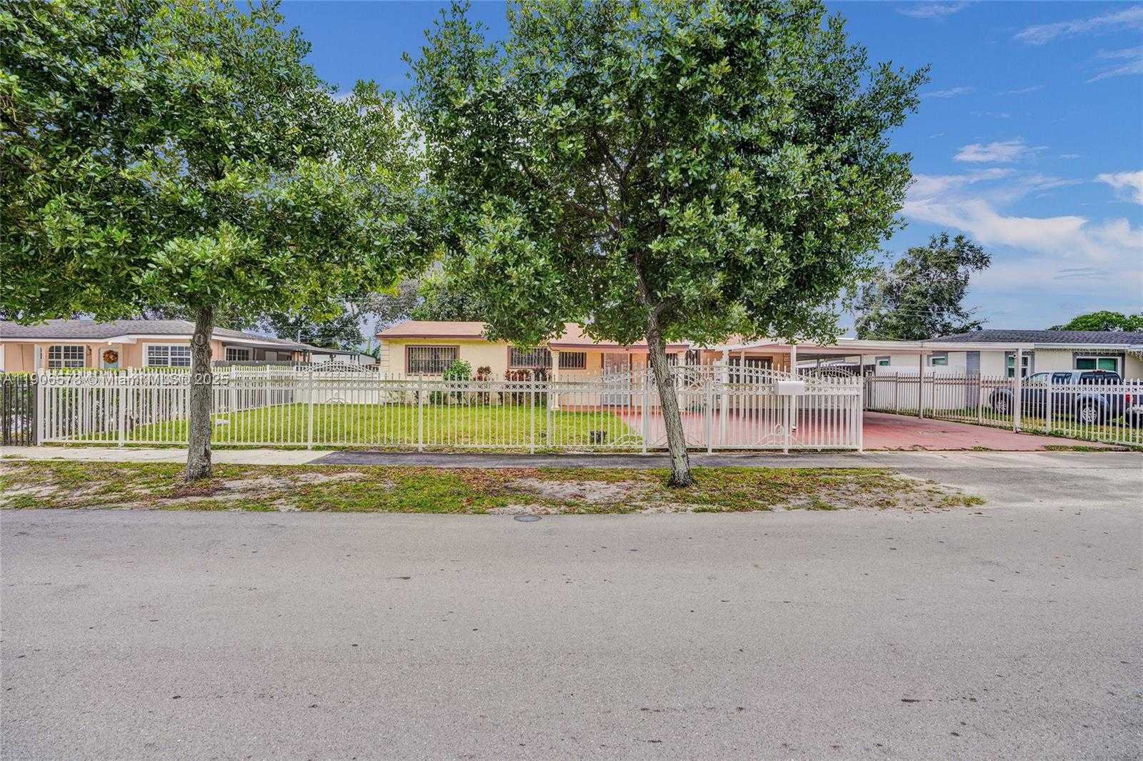 Small Image of 3260 NORTH WEST 174TH ST, Miami Gardens Number 3
