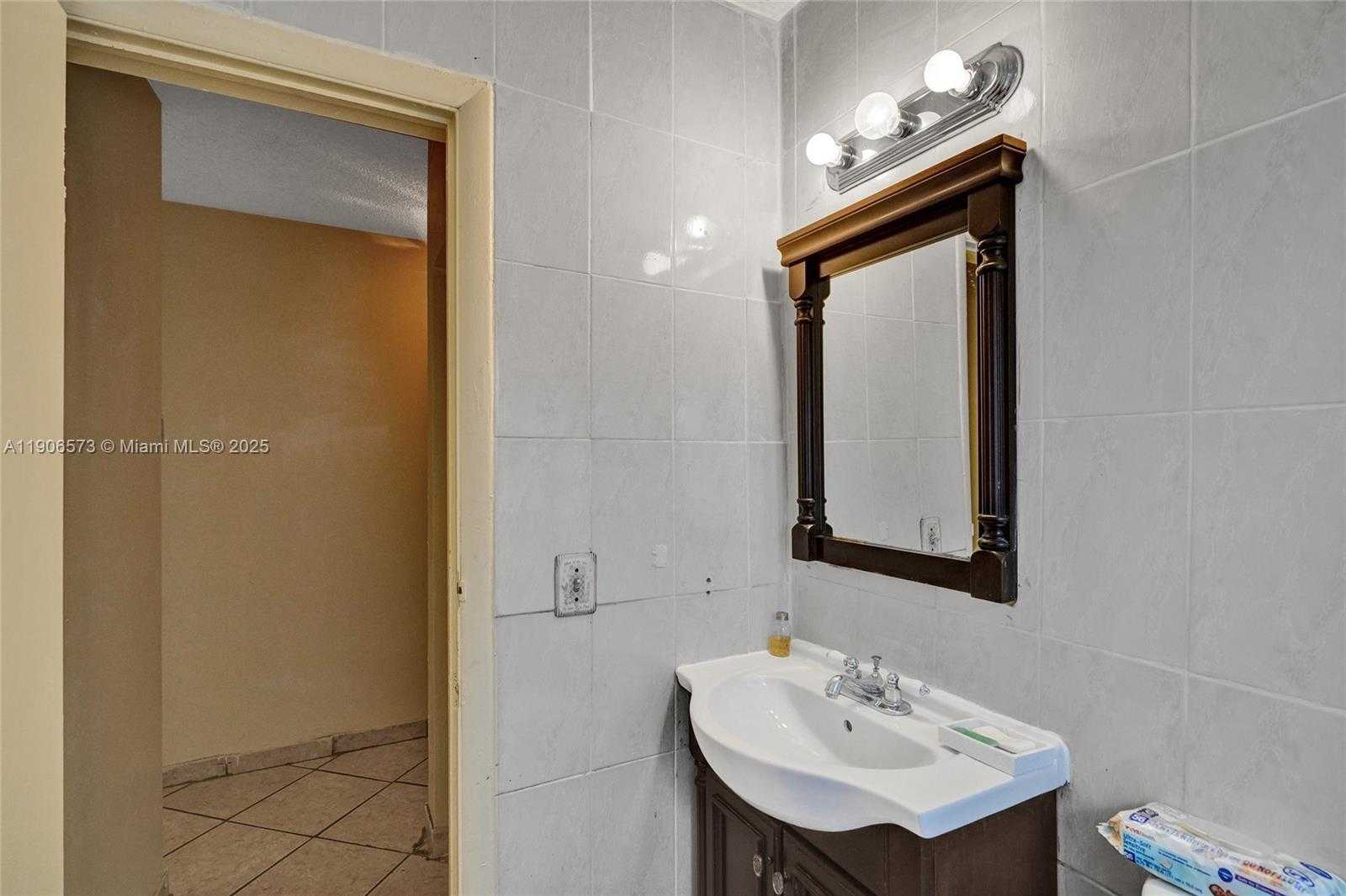 Small Image of 3260 NORTH WEST 174TH ST, Miami Gardens Number 30