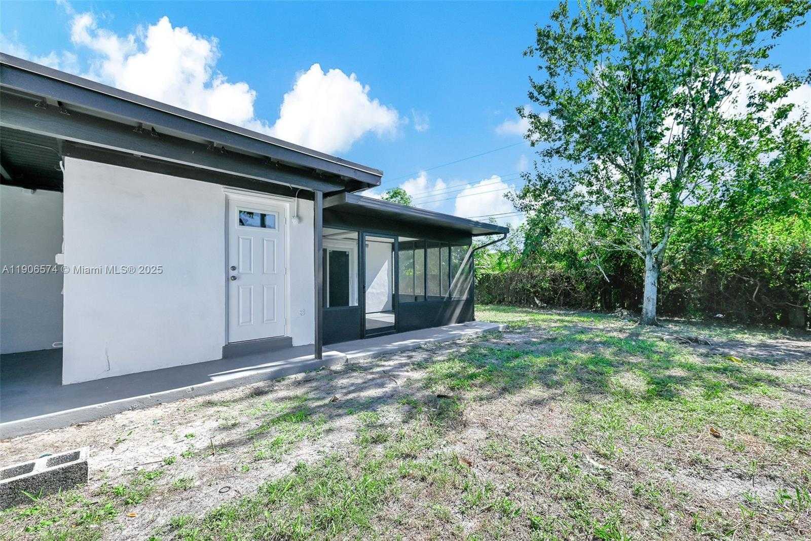 Small Image of 6828 NORTH WEST 13TH ST, Plantation Number 35