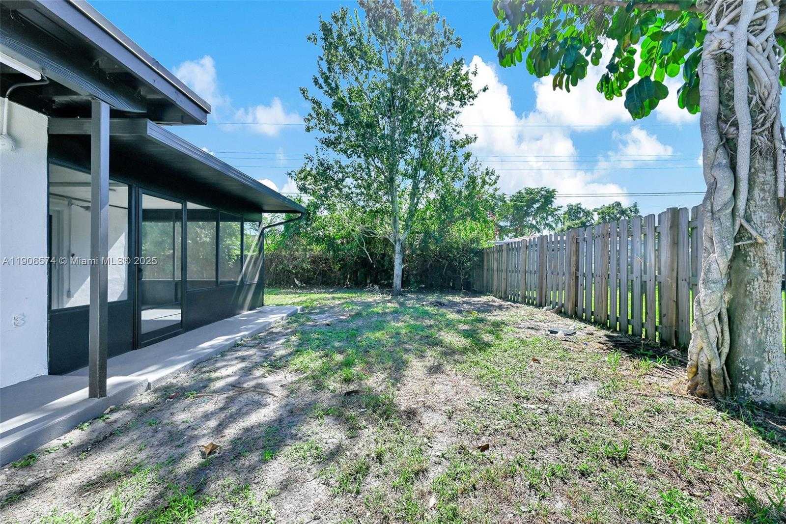 Small Image of 6828 NORTH WEST 13TH ST, Plantation Number 36