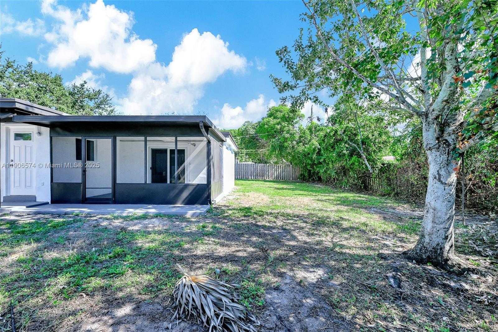 Small Image of 6828 NORTH WEST 13TH ST, Plantation Number 37