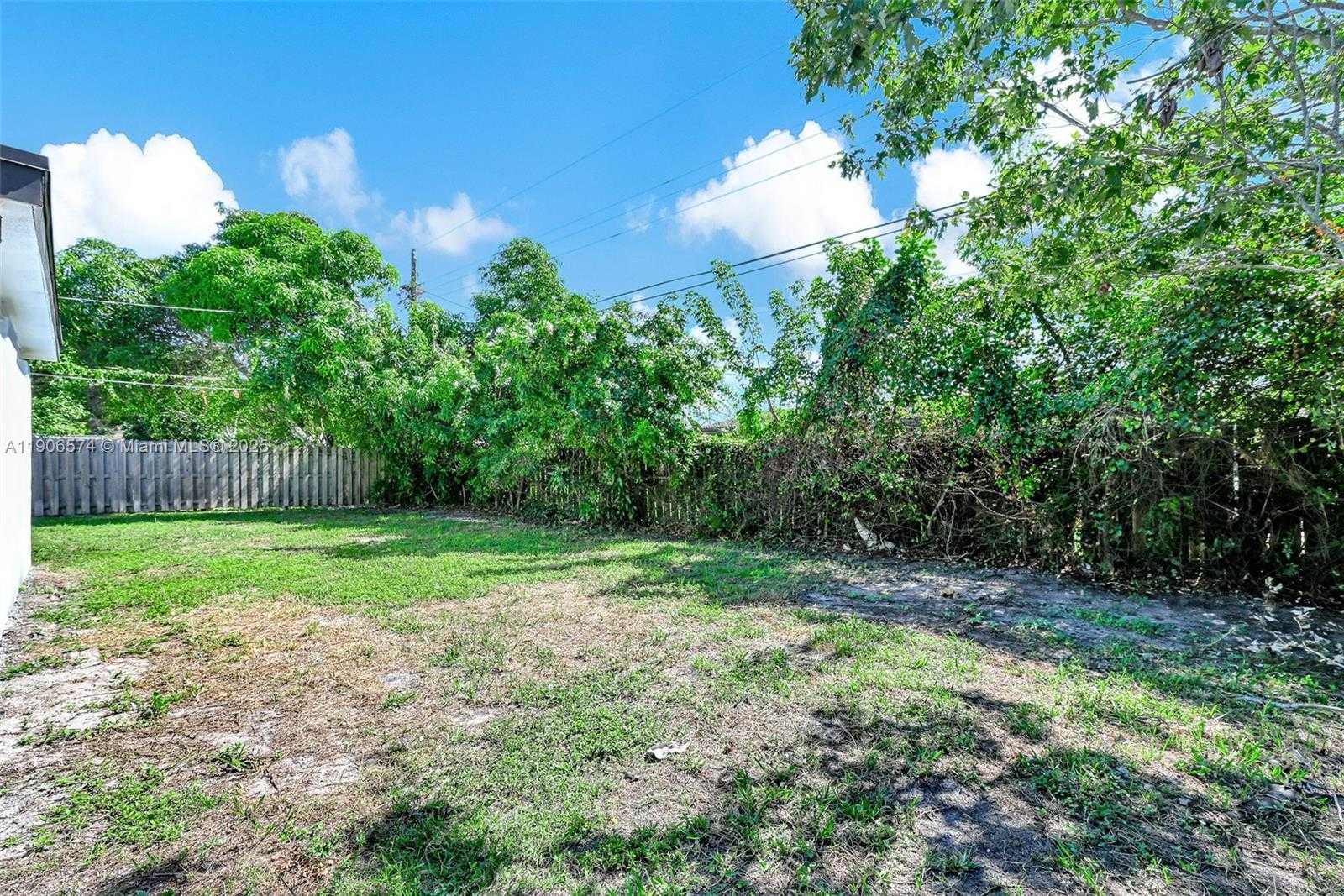 Small Image of 6828 NORTH WEST 13TH ST, Plantation Number 38