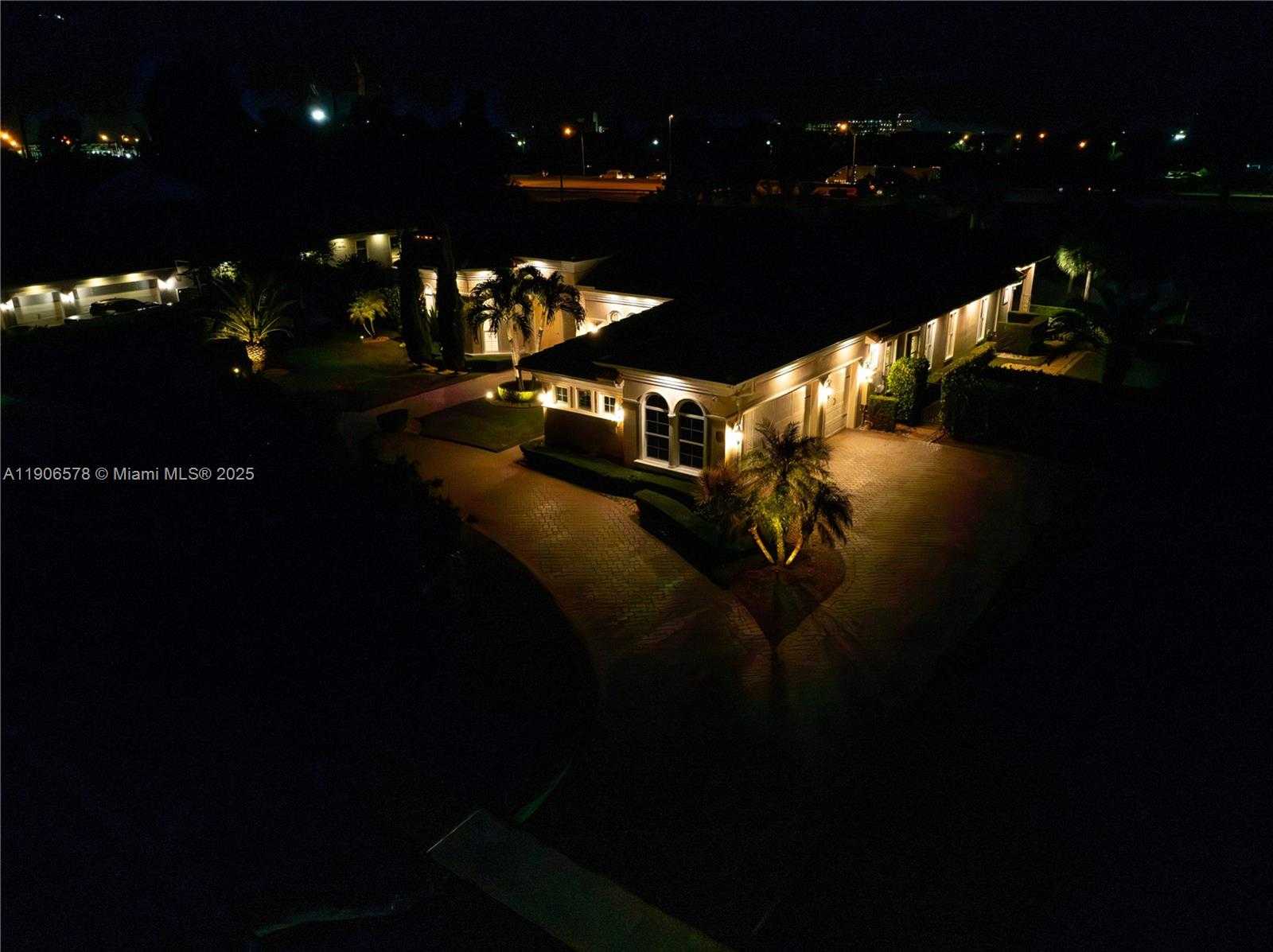 Small Image of 4950 EAST STERLING RANCH CIR, Davie Number 15