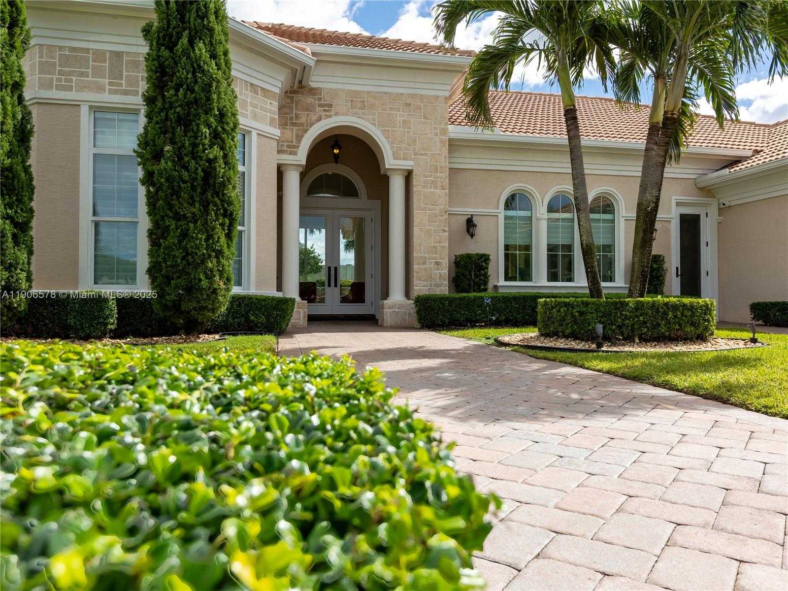 Small Image of 4950 EAST STERLING RANCH CIR, Davie Number 22