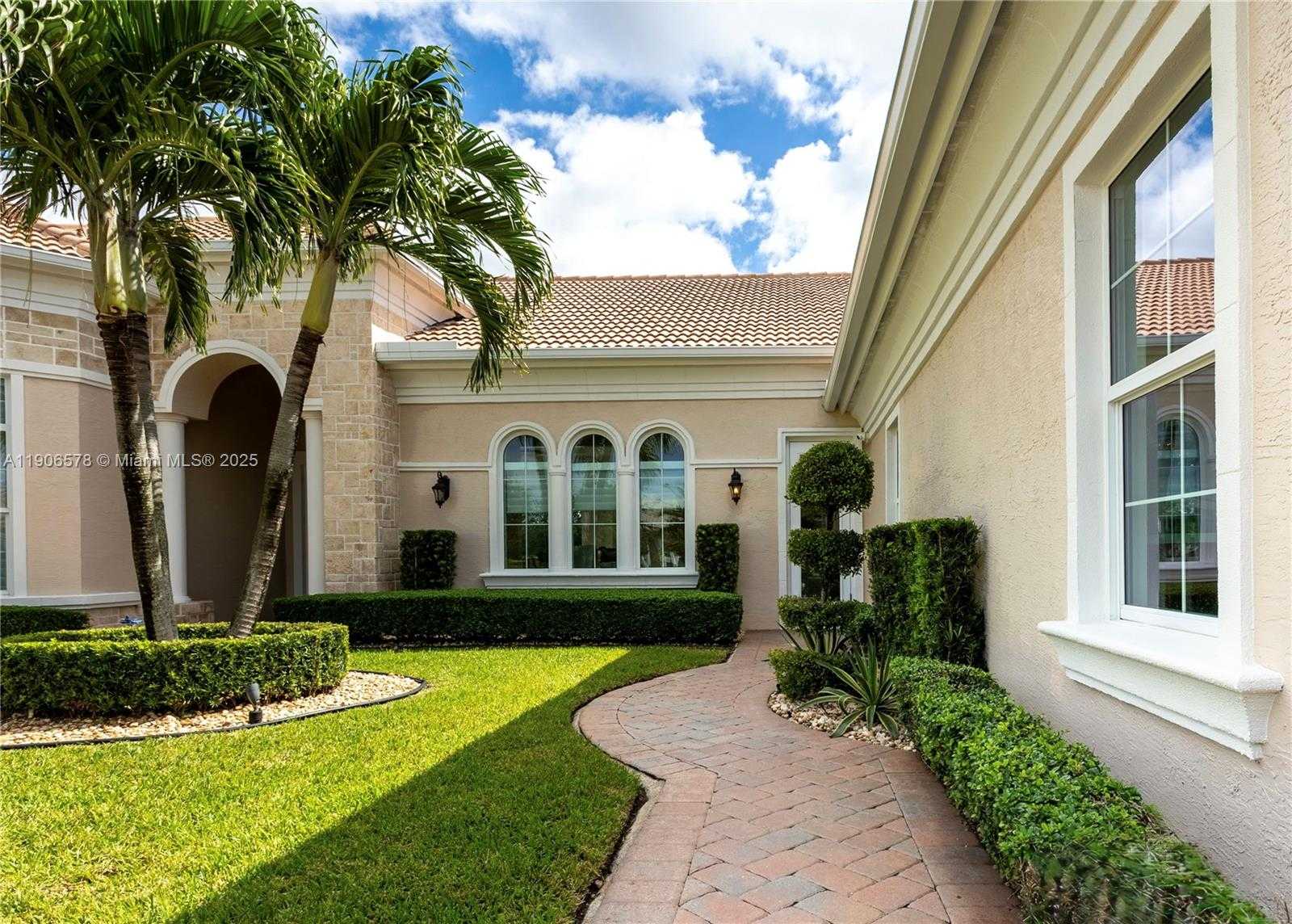 Small Image of 4950 EAST STERLING RANCH CIR, Davie Number 4