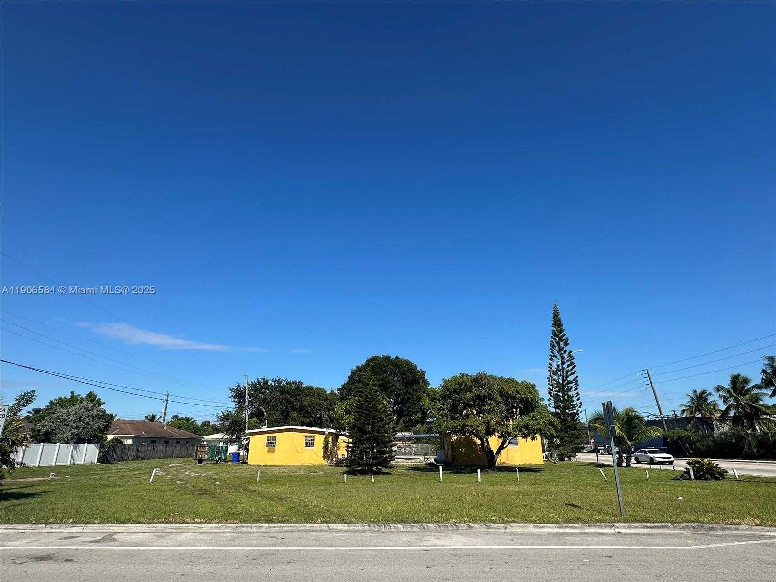 Small Image of 733 NORTH WEST 27TH AVE, Fort Lauderdale Number 2