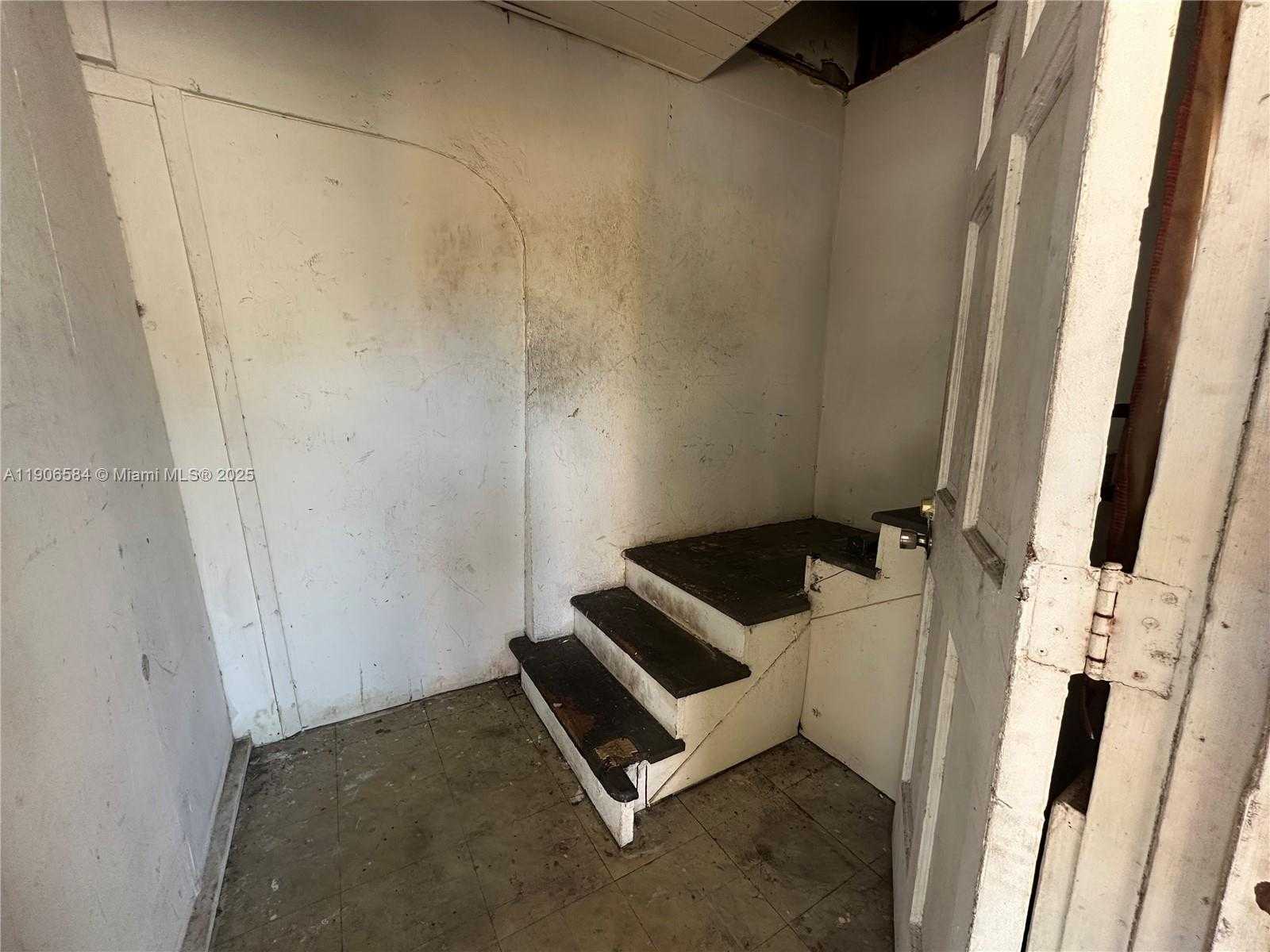 Small Image of 733 NORTH WEST 27TH AVE, Fort Lauderdale Number 38