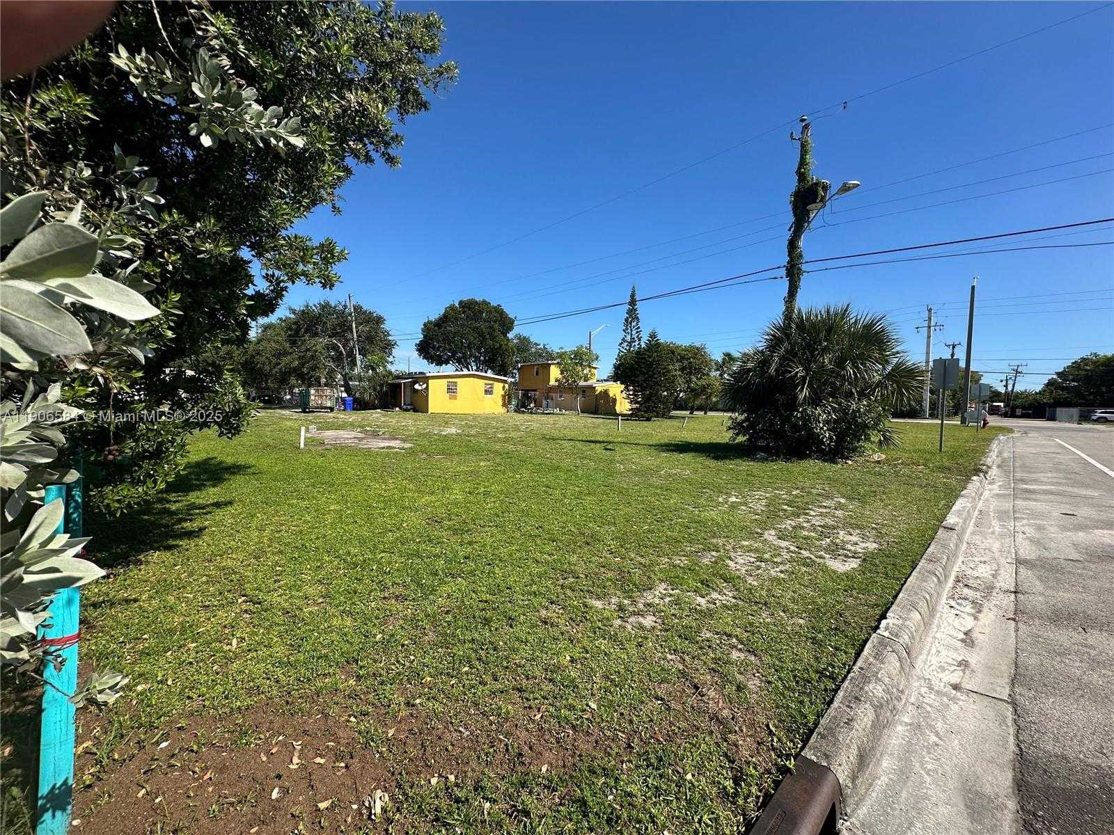 Small Image of 733 NORTH WEST 27TH AVE, Fort Lauderdale Number 4