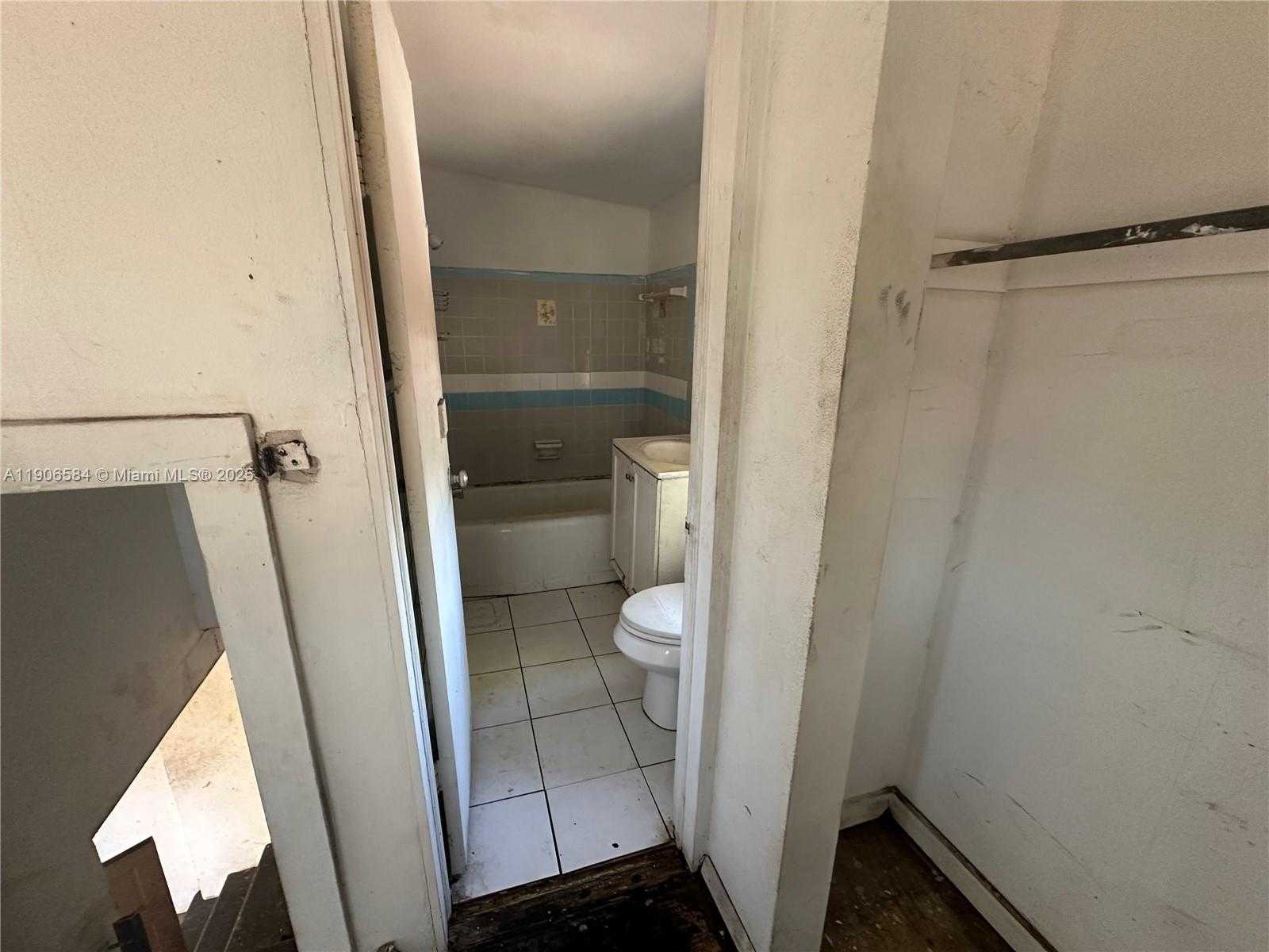 Small Image of 733 NORTH WEST 27TH AVE, Fort Lauderdale Number 44