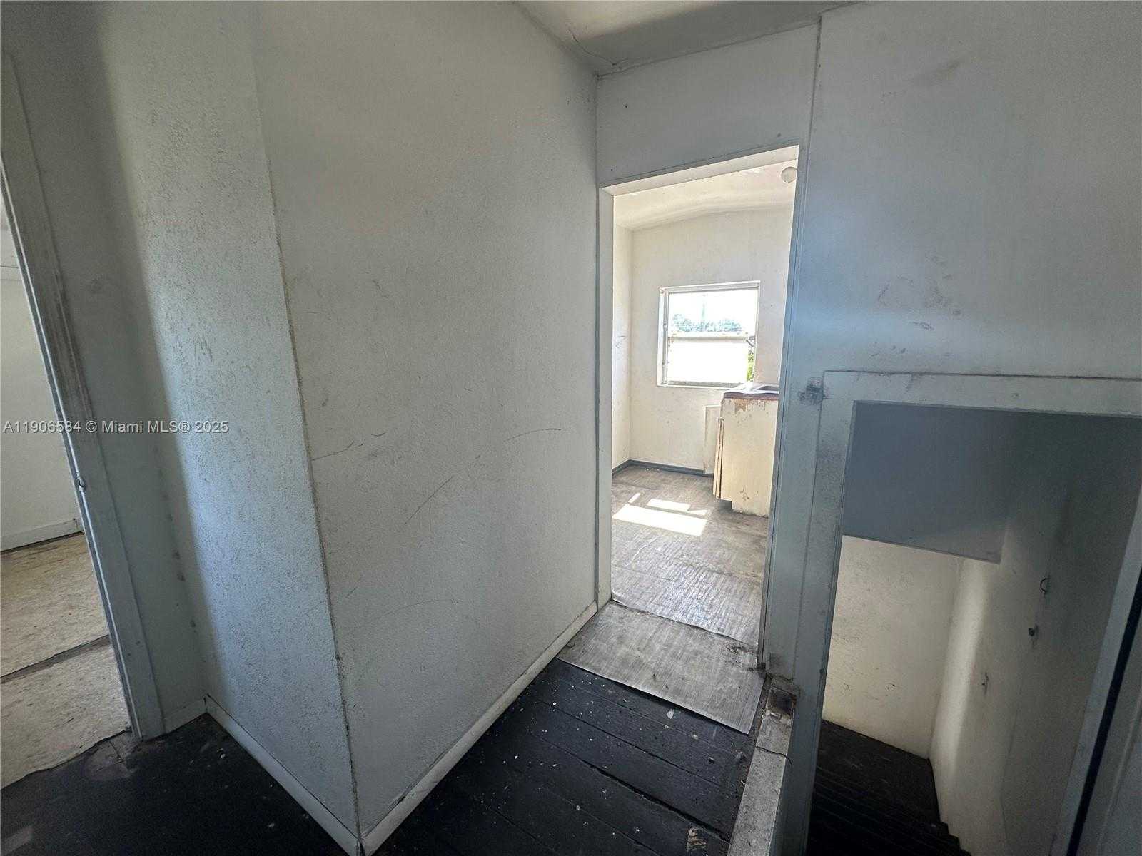 Small Image of 733 NORTH WEST 27TH AVE, Fort Lauderdale Number 47