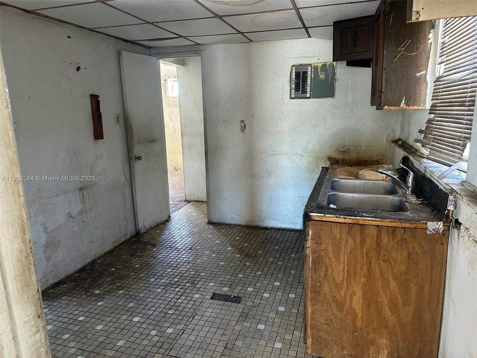 Small Image of 733 NORTH WEST 27TH AVE, Fort Lauderdale Number 57