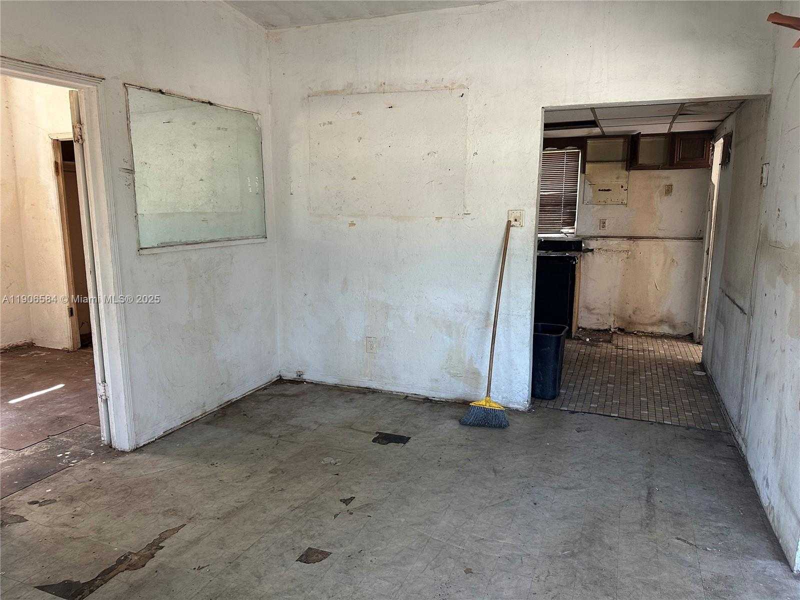 Small Image of 733 NORTH WEST 27TH AVE, Fort Lauderdale Number 64