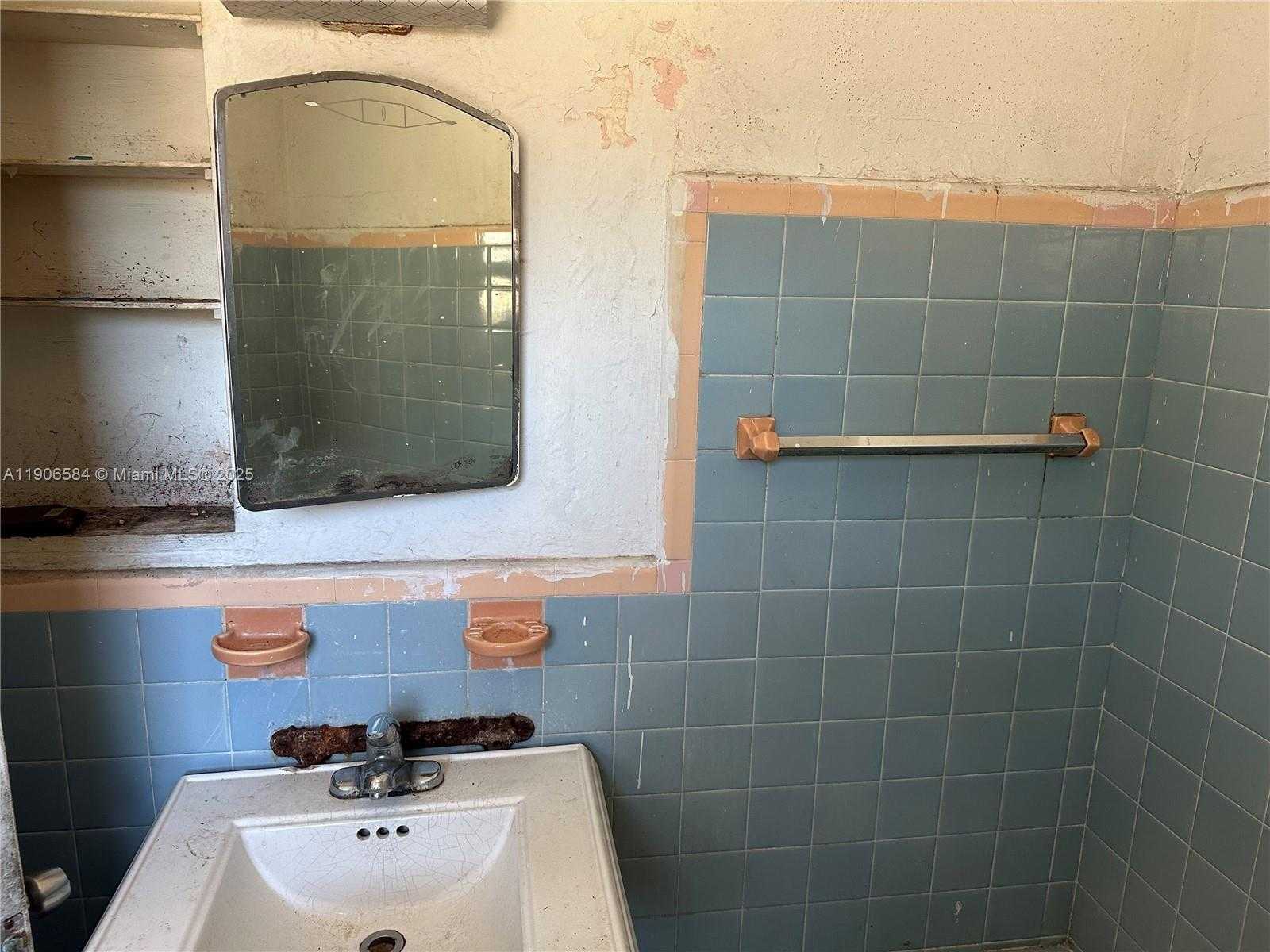 Small Image of 733 NORTH WEST 27TH AVE, Fort Lauderdale Number 68