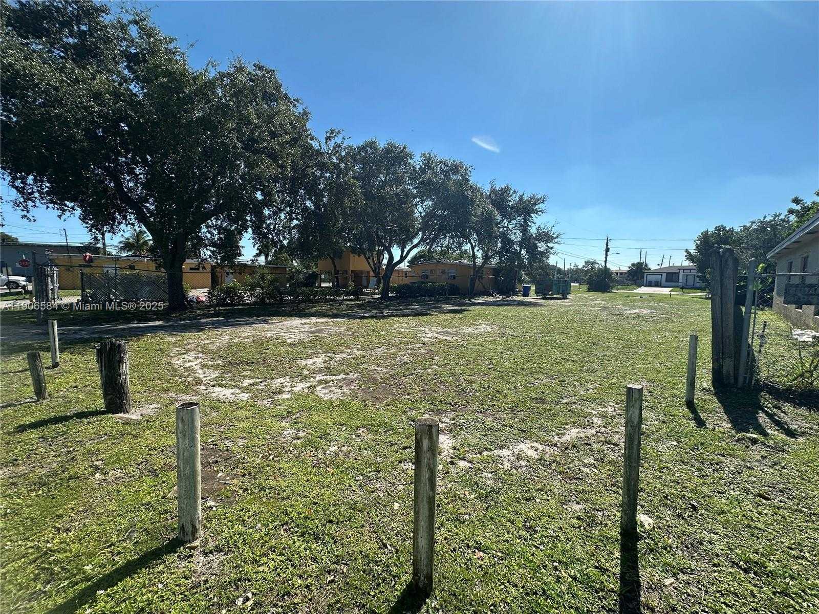 Small Image of 733 NORTH WEST 27TH AVE, Fort Lauderdale Number 8