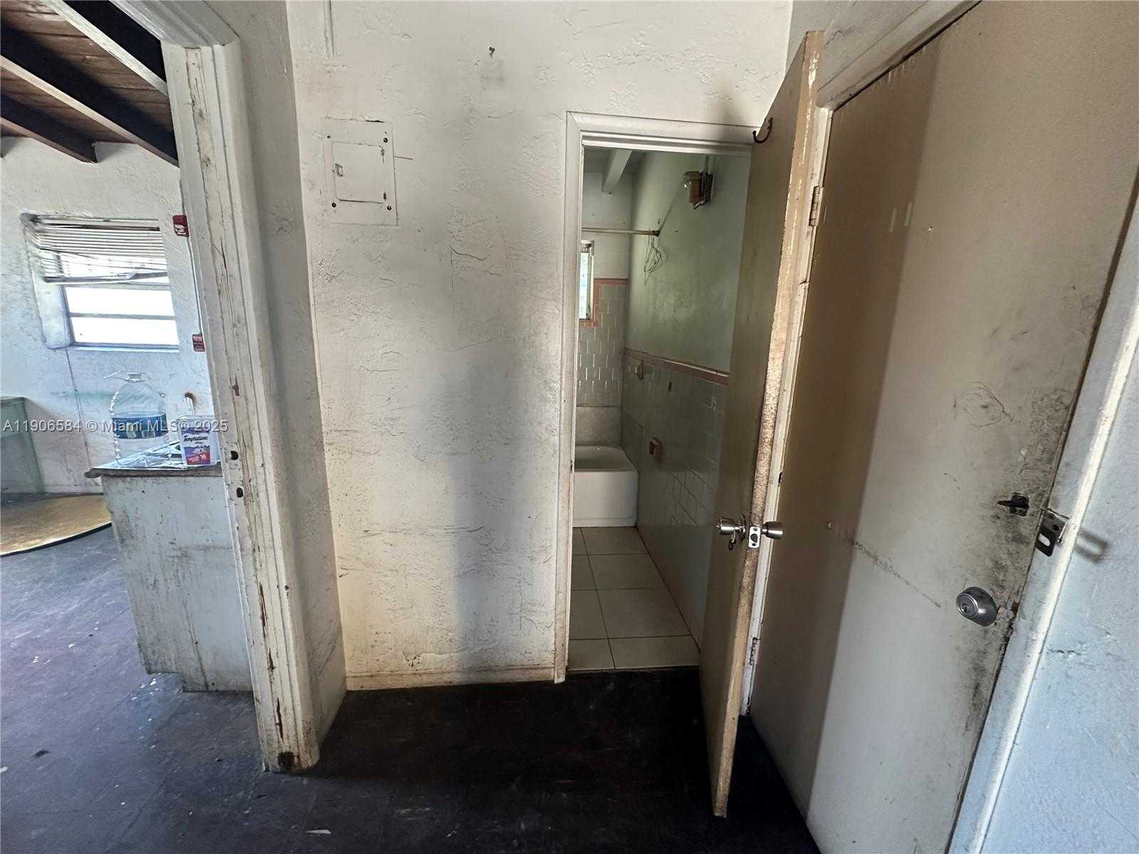 Small Image of 733 NORTH WEST 27TH AVE, Fort Lauderdale Number 84