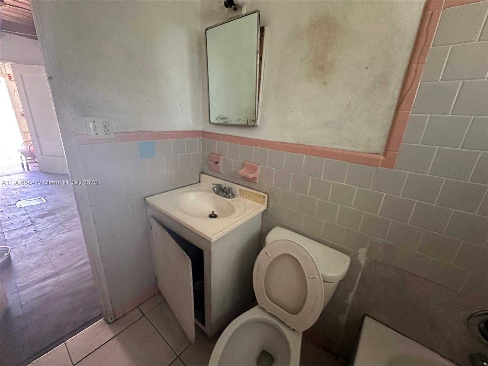 Small Image of 733 NORTH WEST 27TH AVE, Fort Lauderdale Number 86