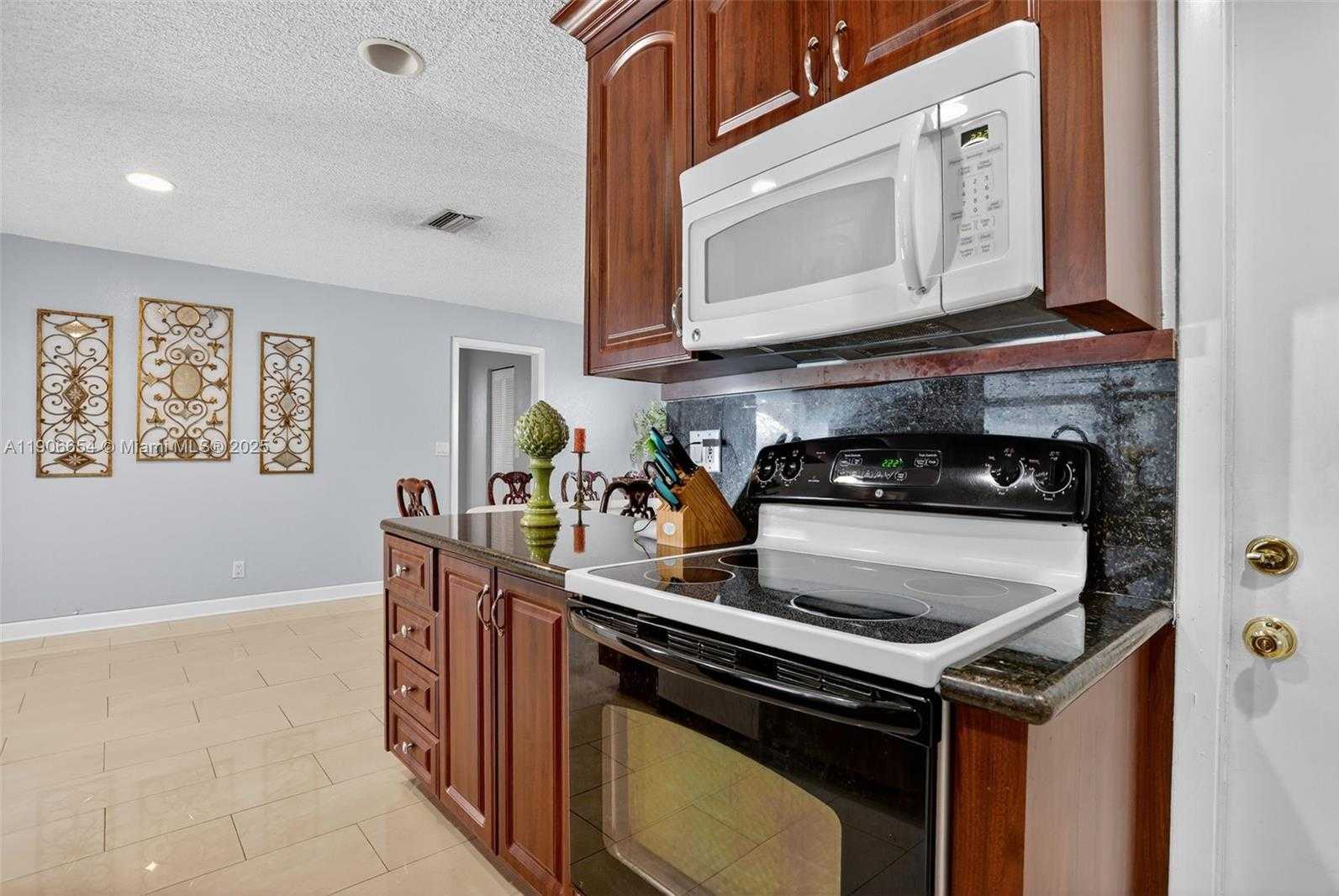 Small Image of 4871 NORTH WEST 18TH AVE, Deerfield Beach Number 11