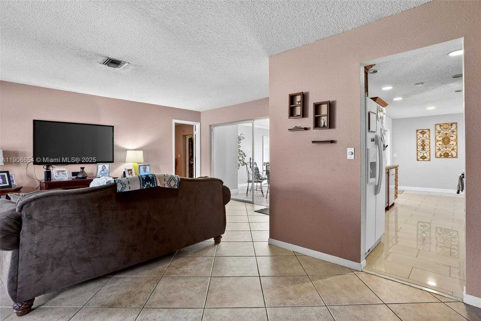 Small Image of 4871 NORTH WEST 18TH AVE, Deerfield Beach Number 14