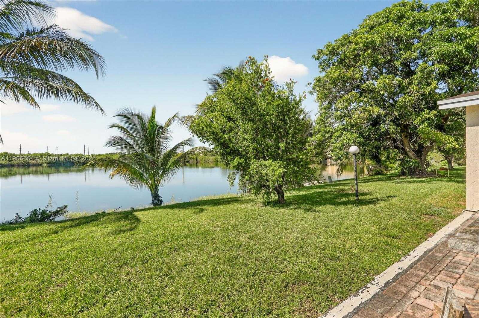 Small Image of 4871 NORTH WEST 18TH AVE, Deerfield Beach Number 2