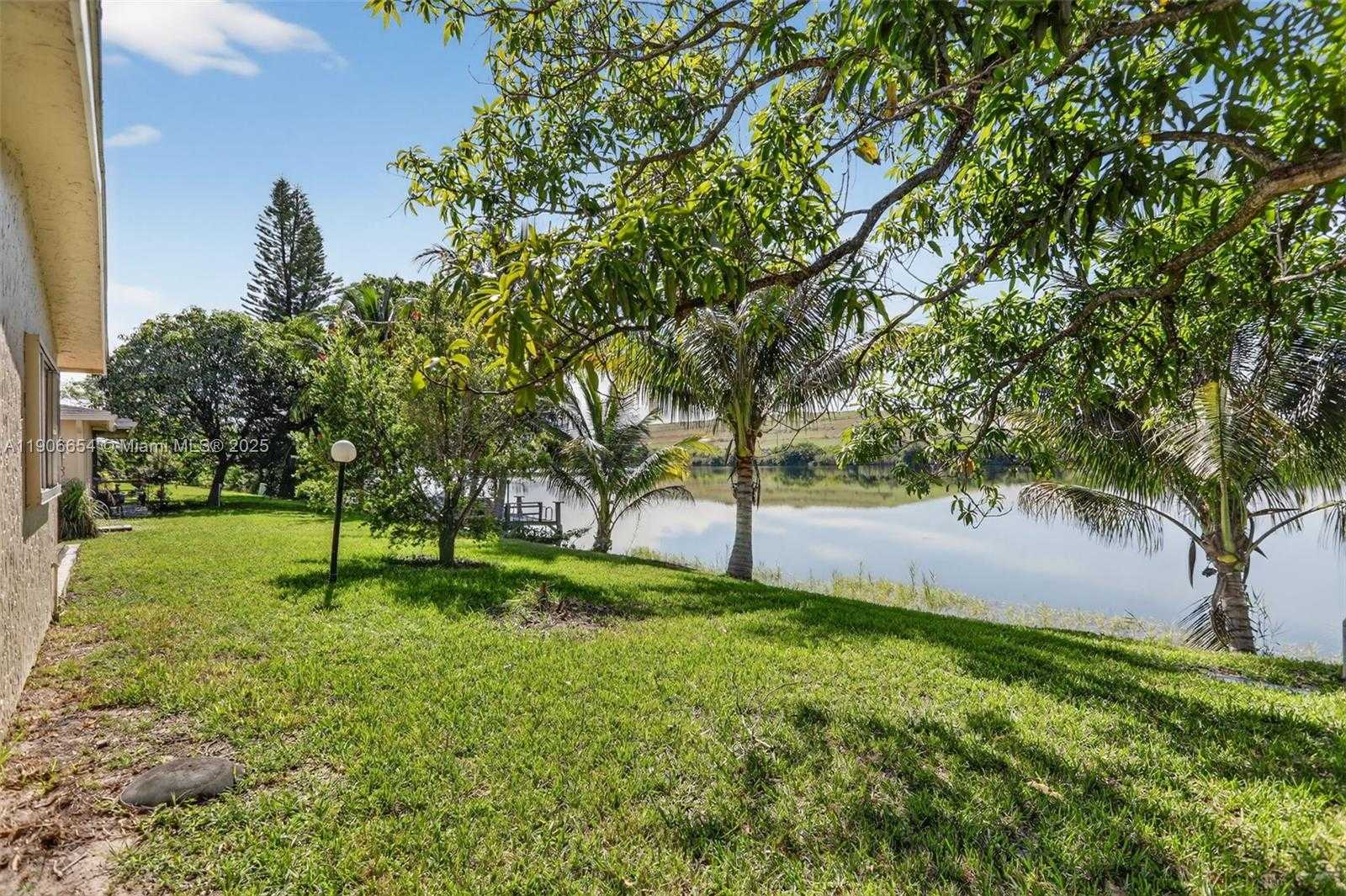 Small Image of 4871 NORTH WEST 18TH AVE, Deerfield Beach Number 3