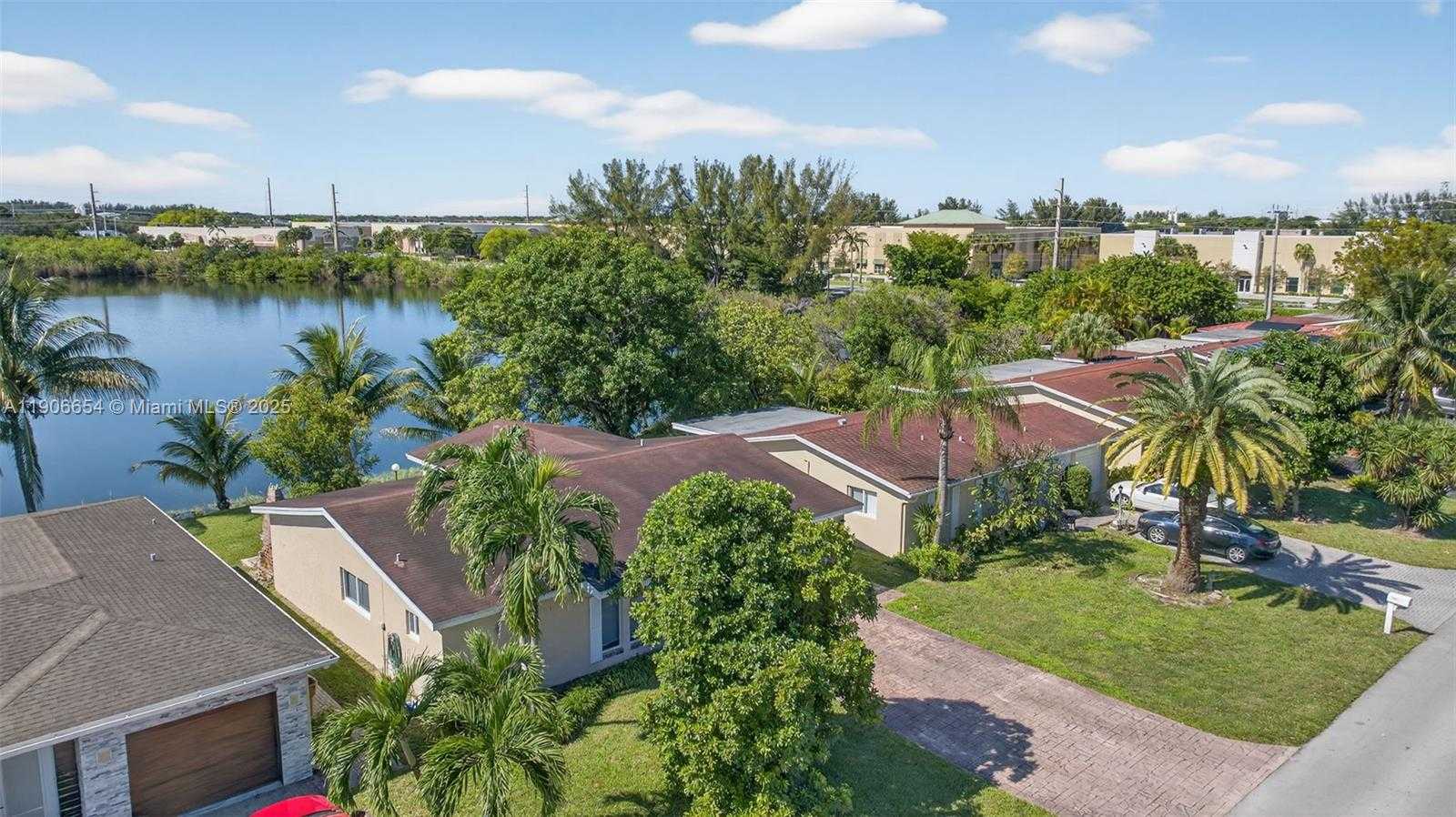 Small Image of 4871 NORTH WEST 18TH AVE, Deerfield Beach Number 46