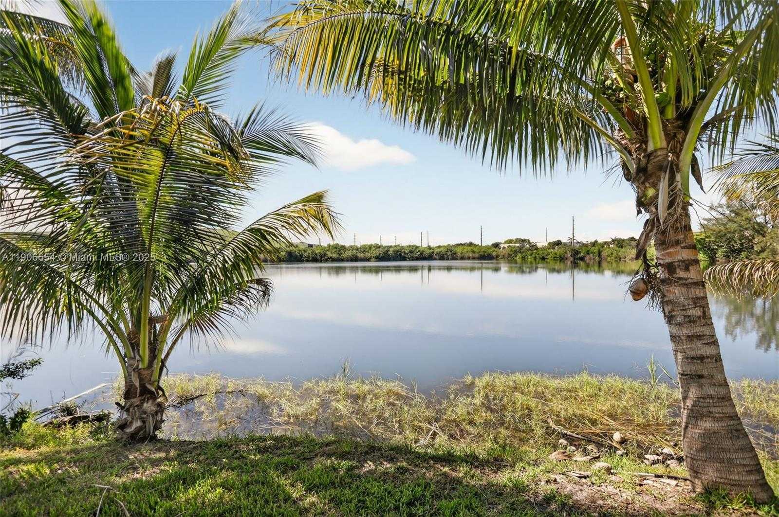 Small Image of 4871 NORTH WEST 18TH AVE, Deerfield Beach Number 6