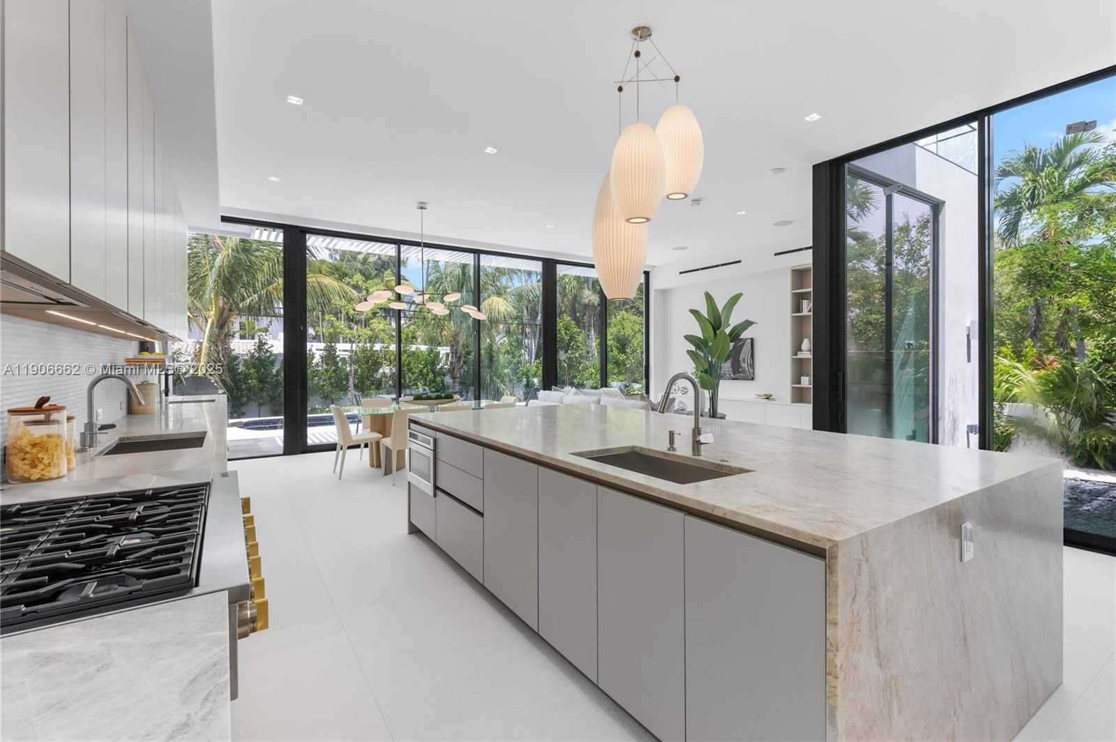 Small Image of 4504 SHERIDAN AVE, Miami Beach Number 11